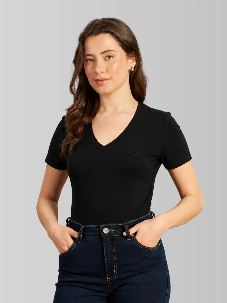 Camiseta Decote V Bordado